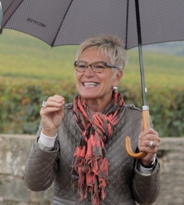 Colette Barbier explique la vigne sous la pluie